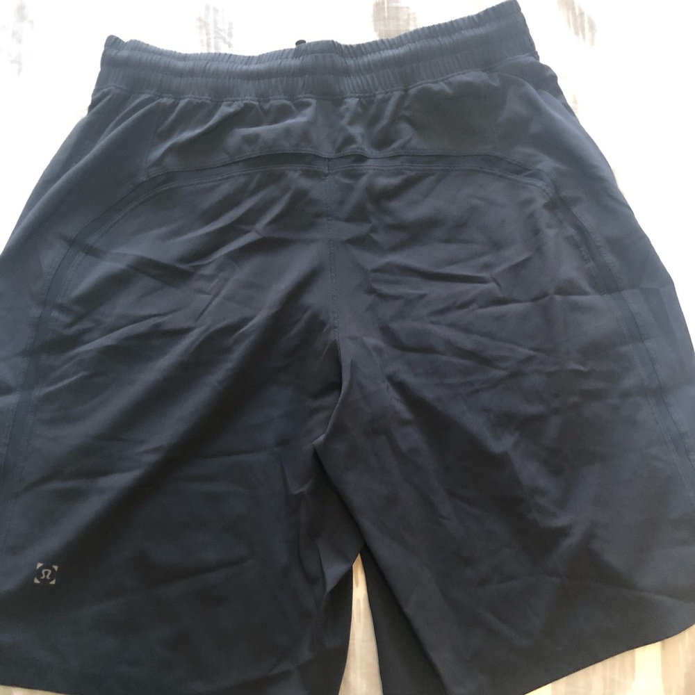 Barely Used Men’s lululemon lined shorts sz small